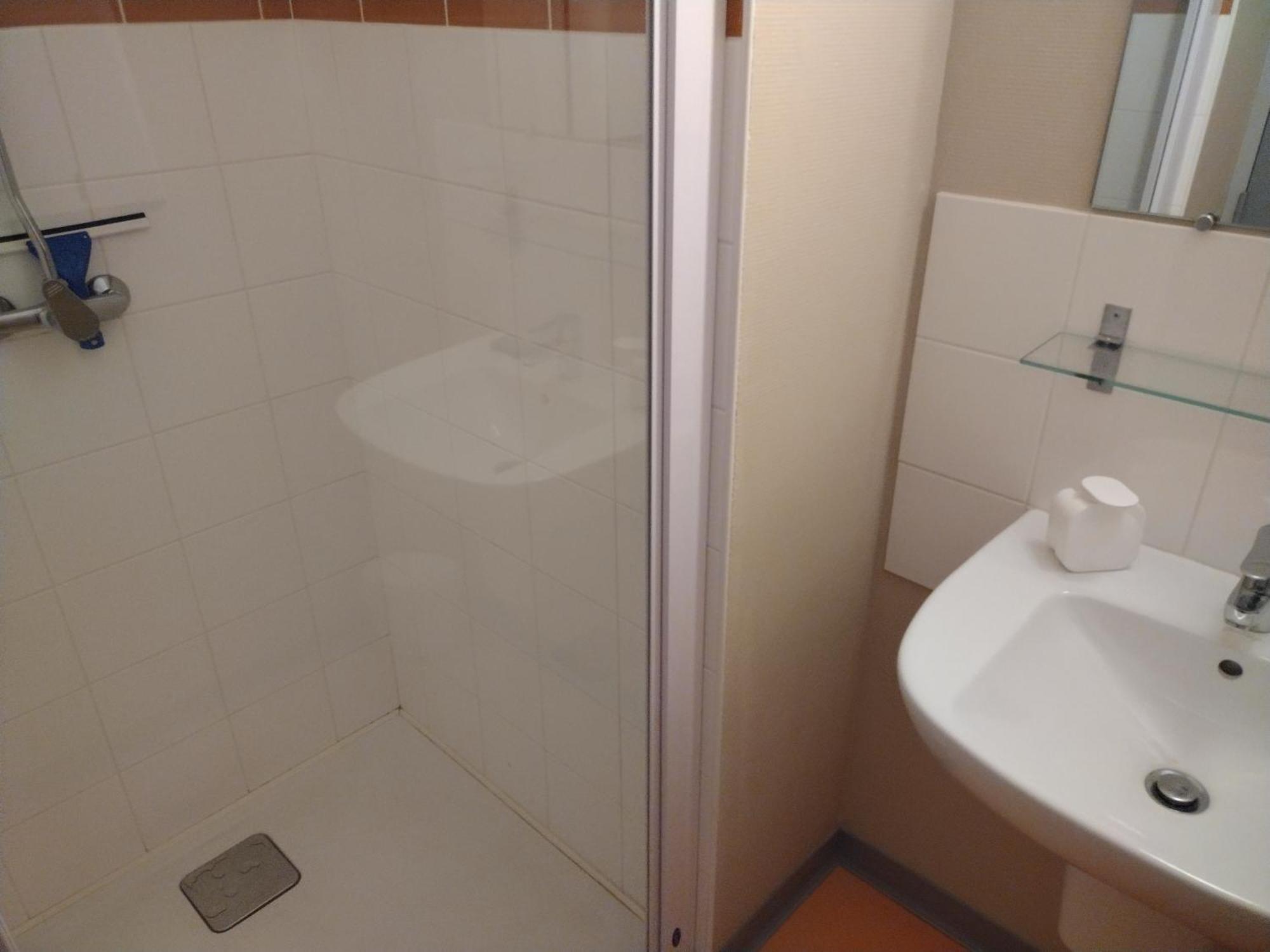 Ostal Scrignac - Gite D'Etape De La Gare Zewnętrze zdjęcie