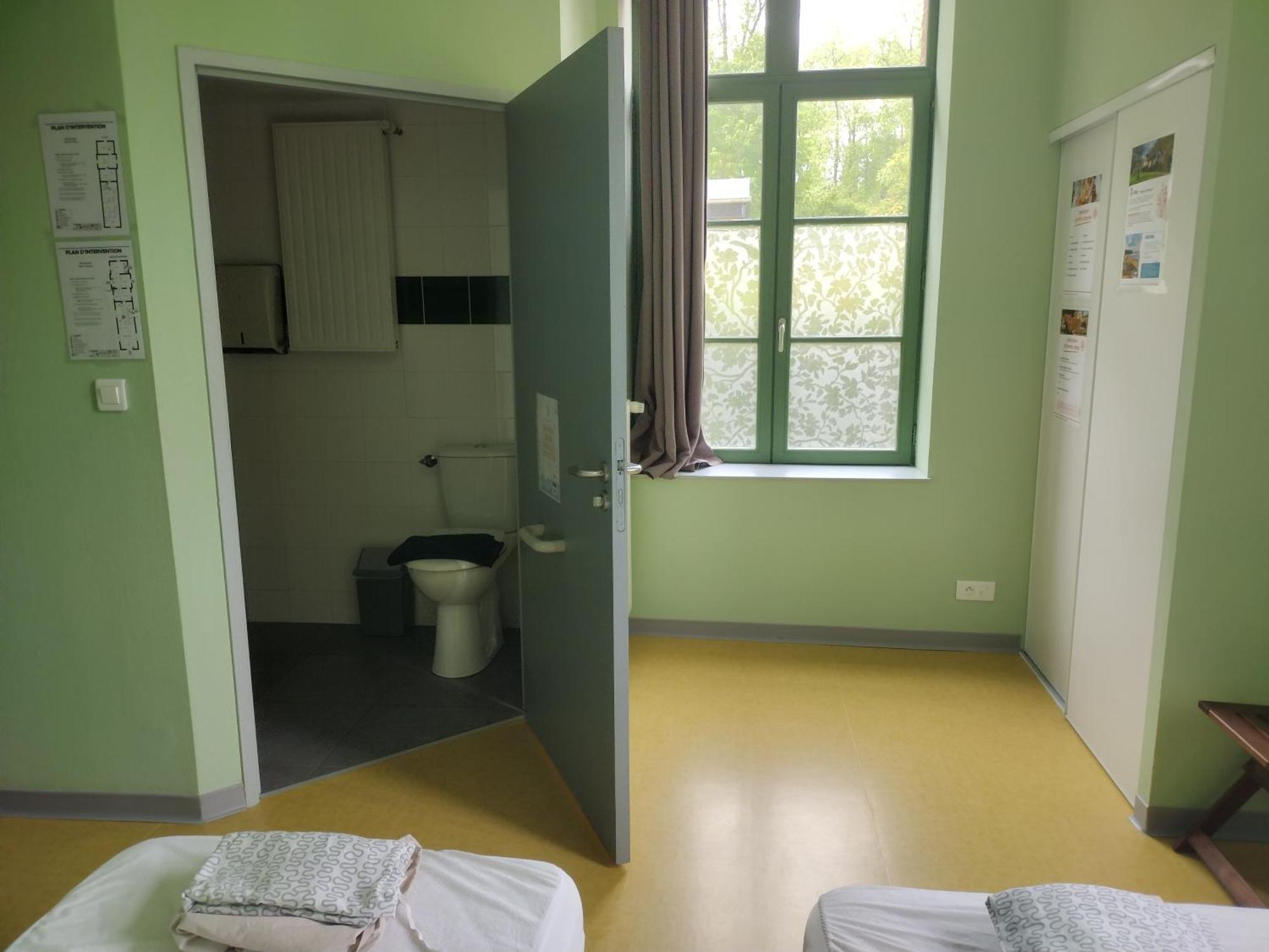 Ostal Scrignac - Gite D'Etape De La Gare Zewnętrze zdjęcie