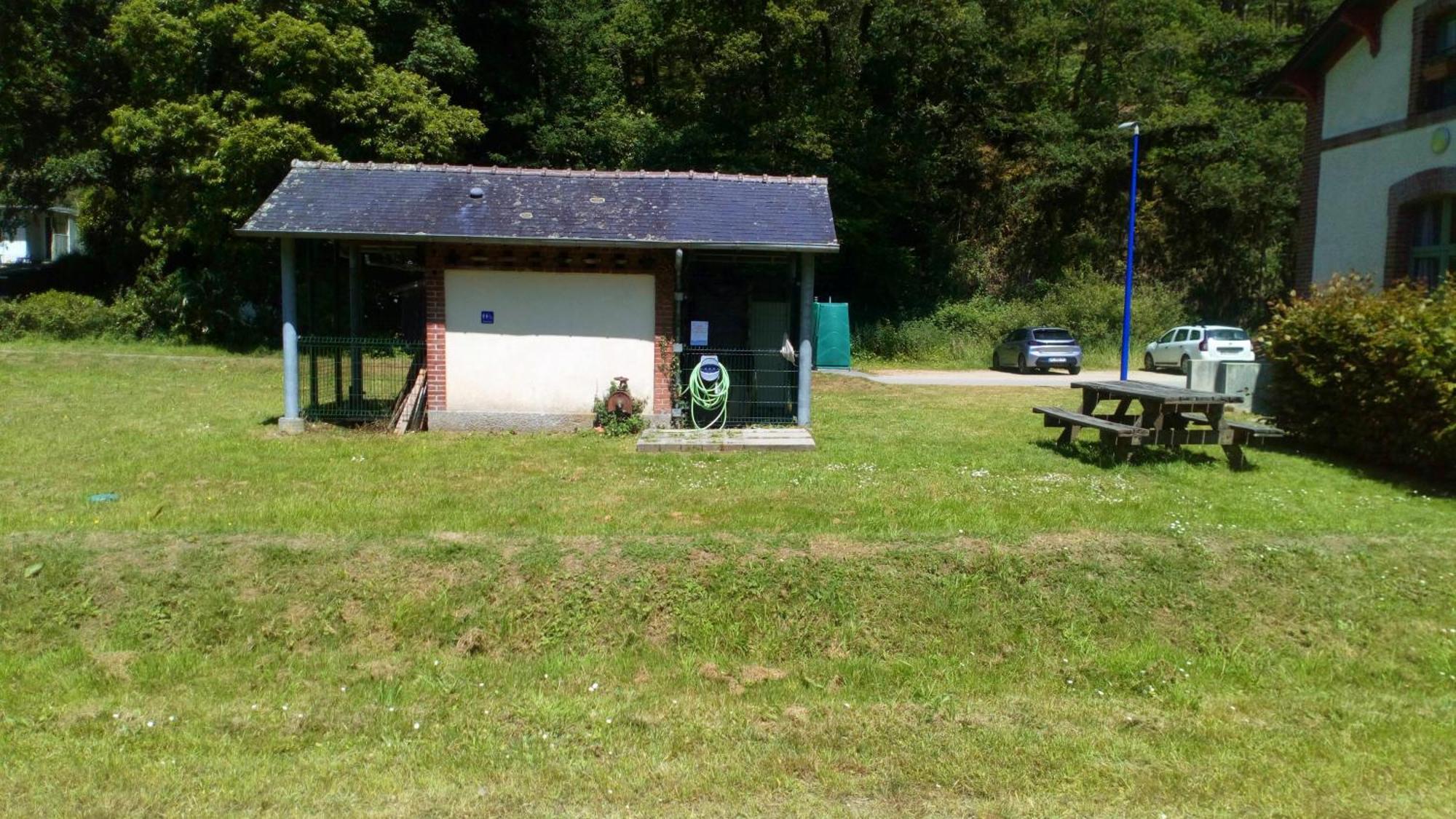 Ostal Scrignac - Gite D'Etape De La Gare Zewnętrze zdjęcie