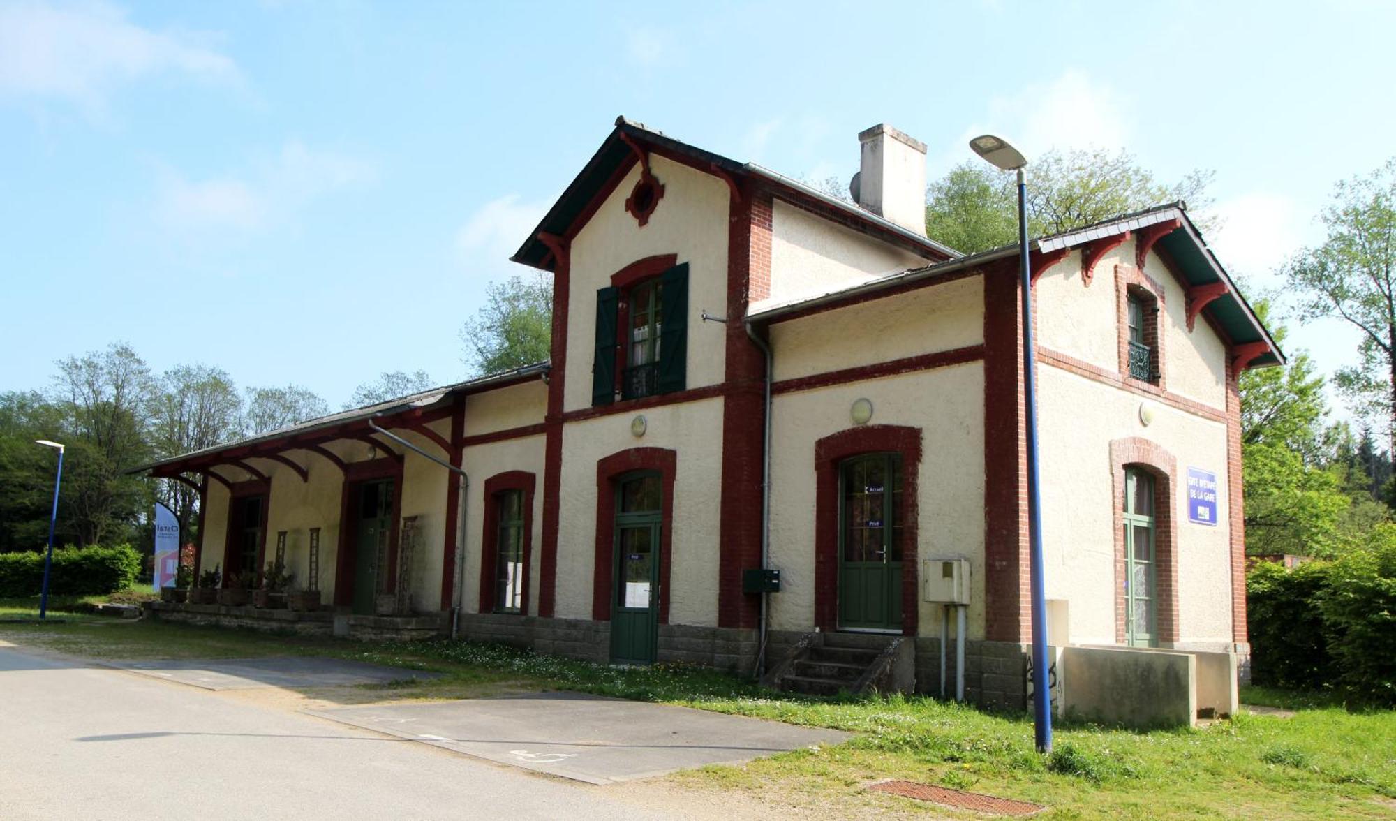 Ostal Scrignac - Gite D'Etape De La Gare Zewnętrze zdjęcie